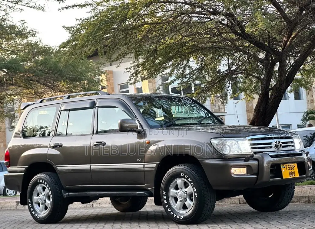 Toyota Land Cruiser 2000 Gray