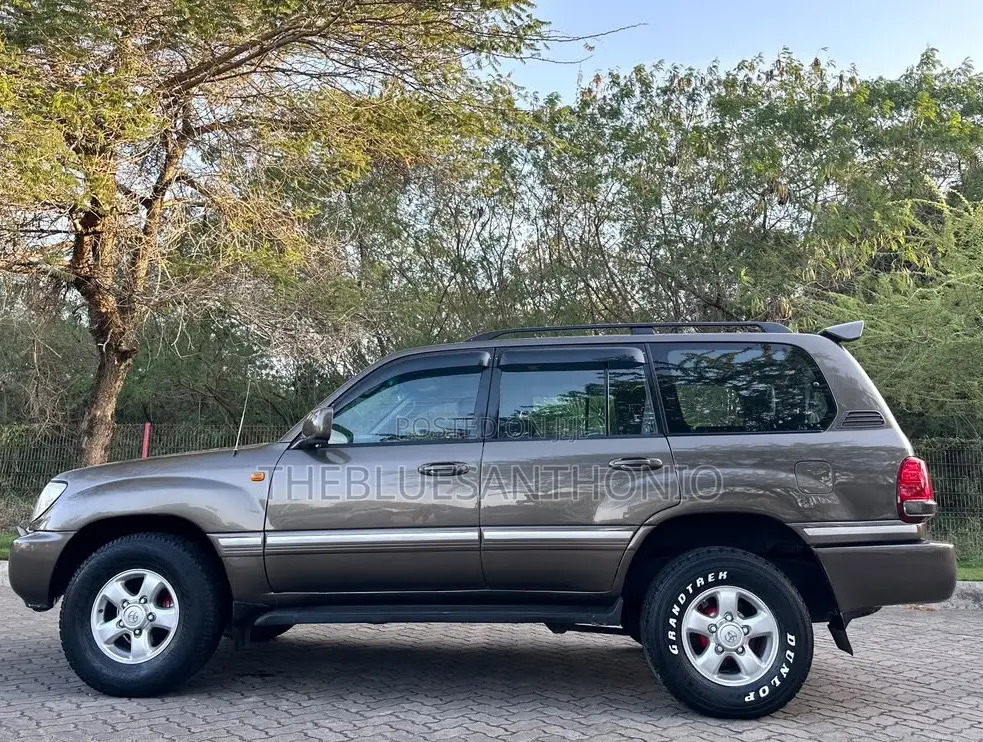 Toyota Land Cruiser 2000 Gray