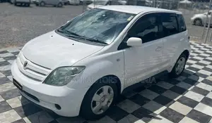 Toyota IST 2003 Off white