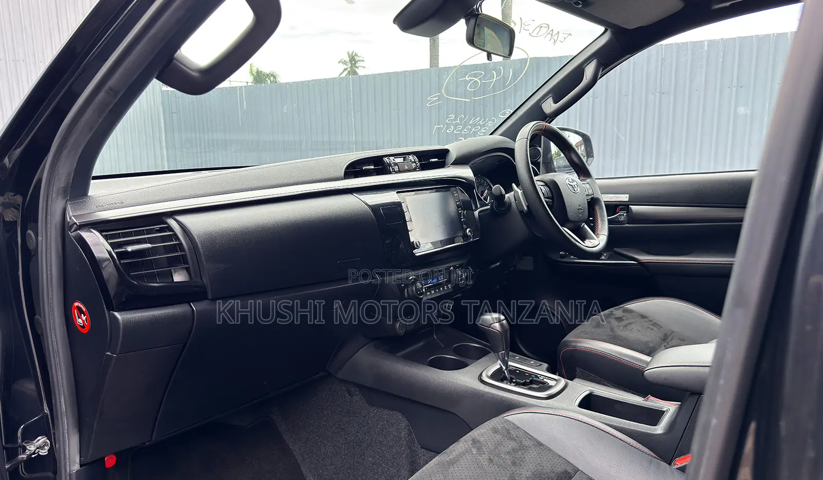Toyota Hilux 2022 Black