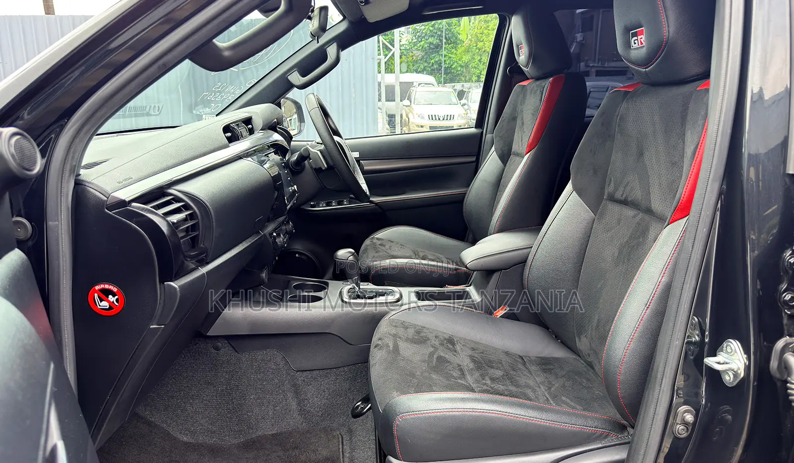 Toyota Hilux 2022 Black