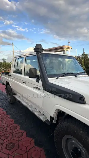 Toyota Land Cruiser 2019 White