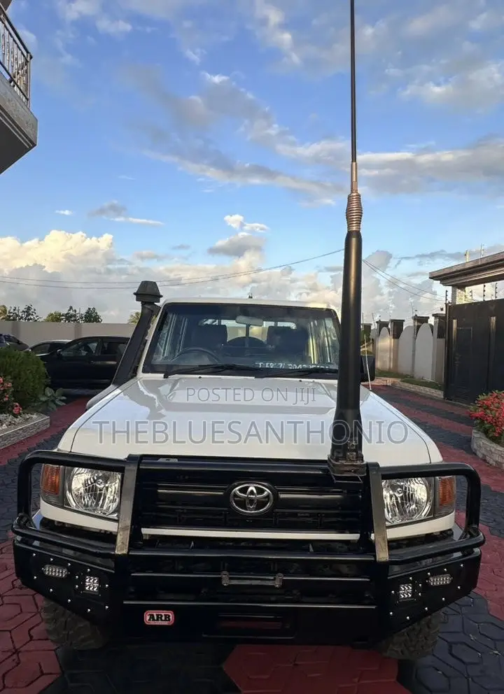 Toyota Land Cruiser 2019 White