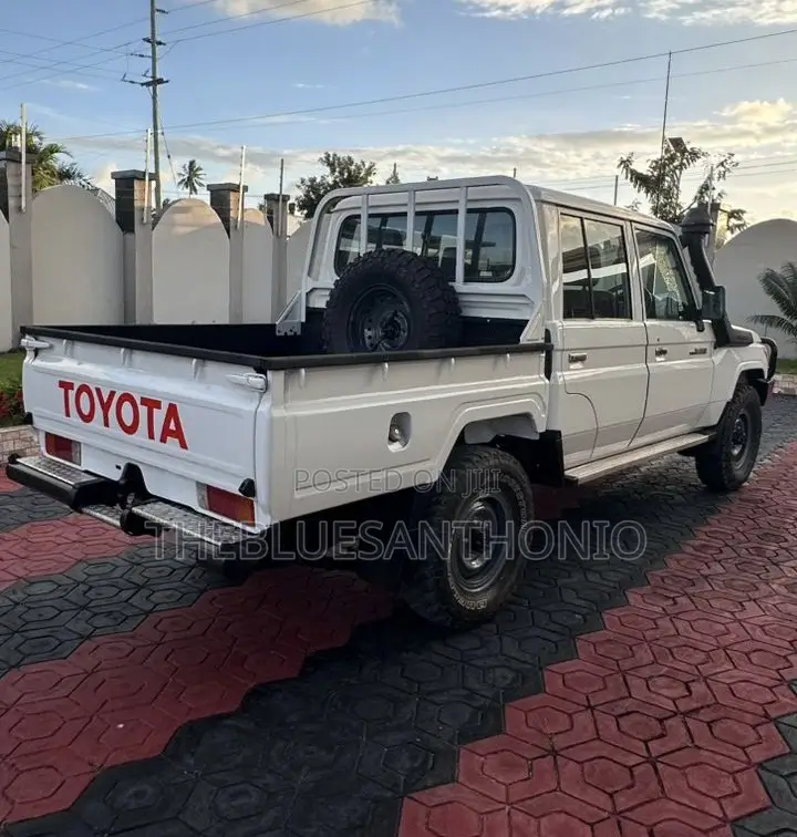 Toyota Land Cruiser 2019 White