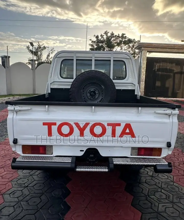 Toyota Land Cruiser 2019 White