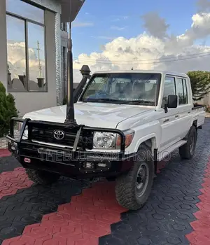 Toyota Land Cruiser 2019 White