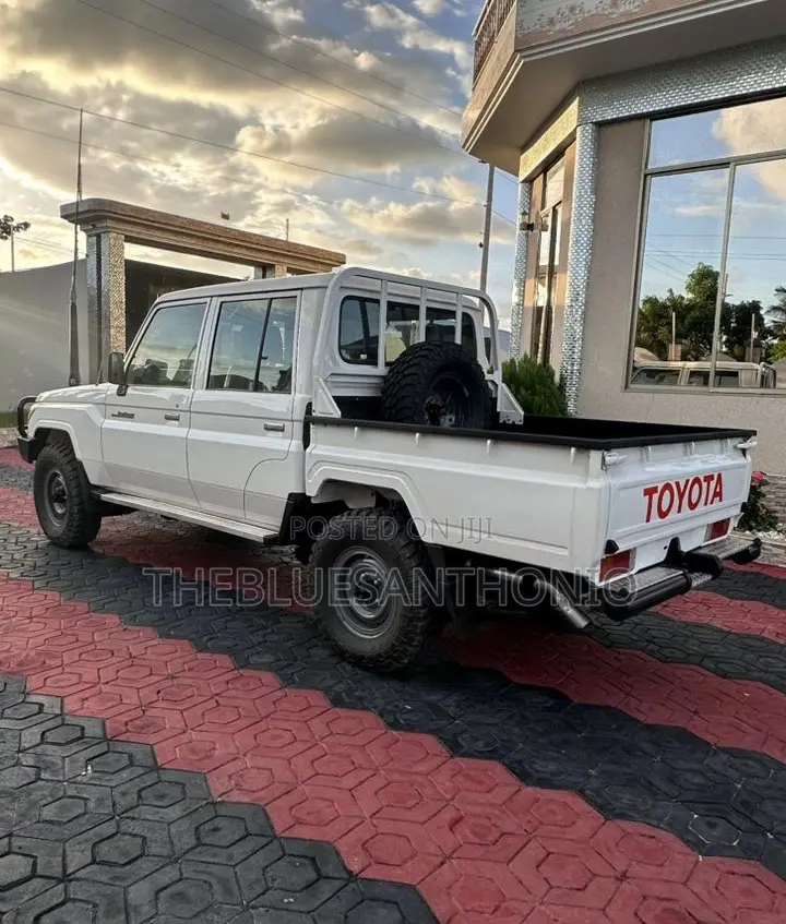 Toyota Land Cruiser 2019 White