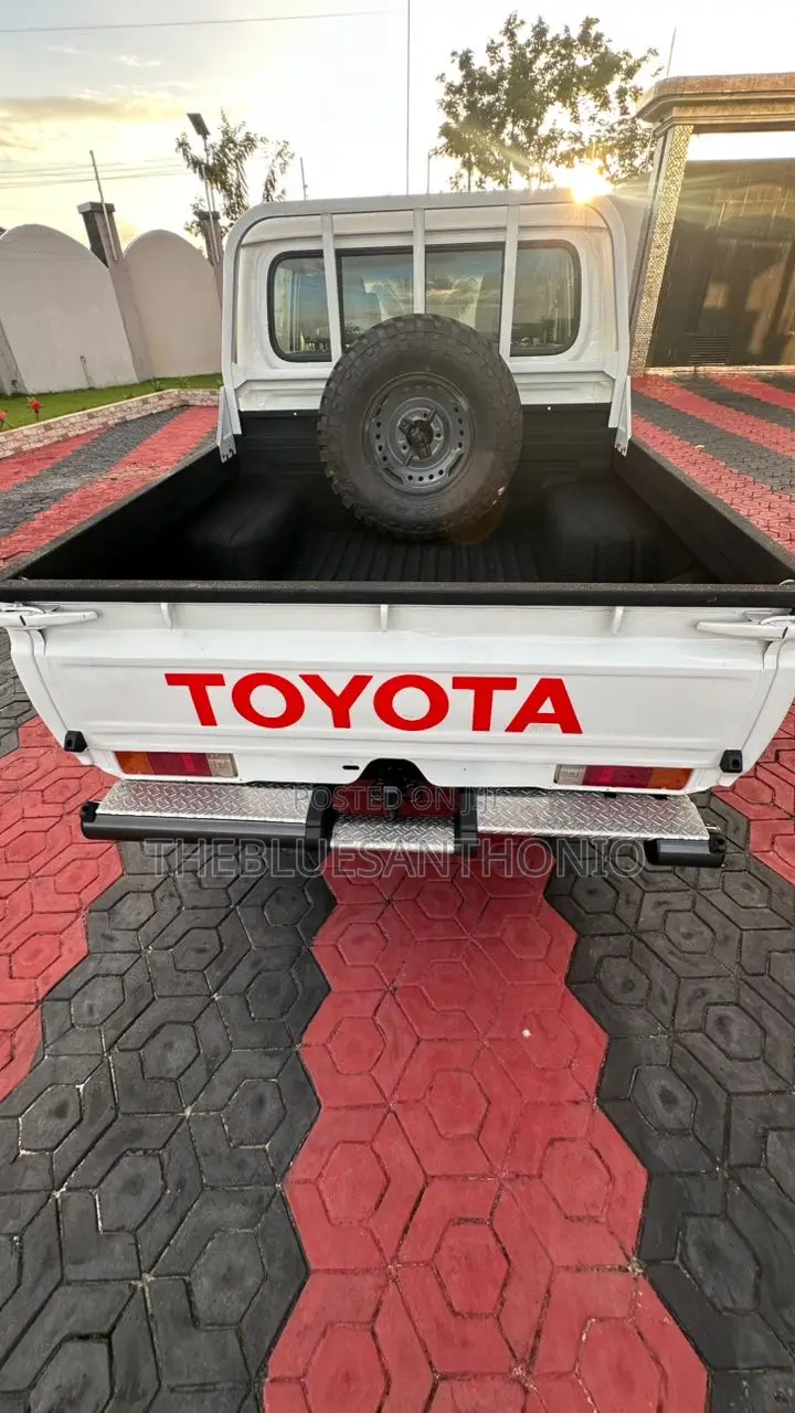 Toyota Land Cruiser 2019 White