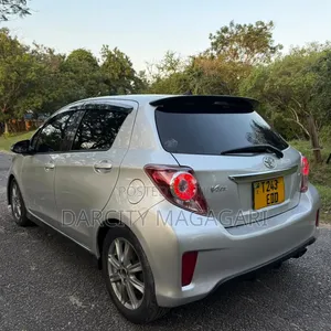 Toyota Vitz 2012 Silver