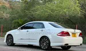Toyota Crown 2010 White