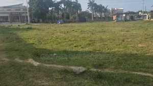 Kiwanja Kinauzwa Bahari Beach