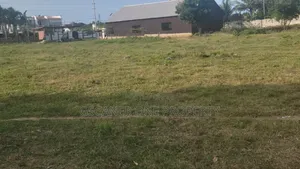 Kiwanja Kinauzwa Bahari Beach