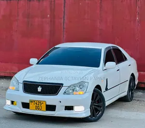 Toyota Crown 2006 White