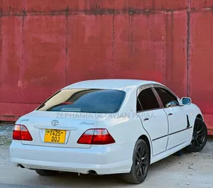 Toyota Crown 2006 White