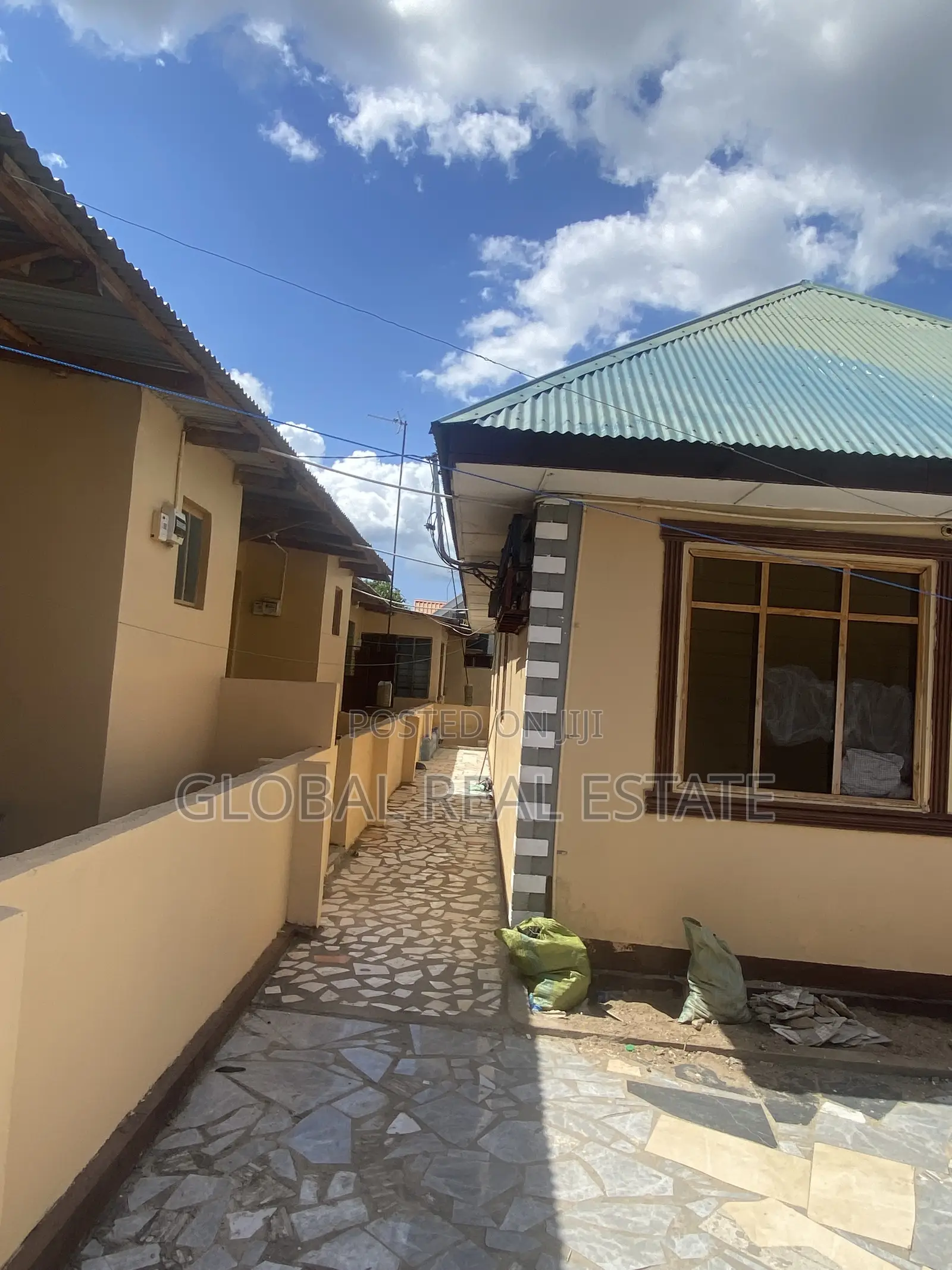 Furnished 7bdrm Apartment in Edwin, Vijibweni for sale