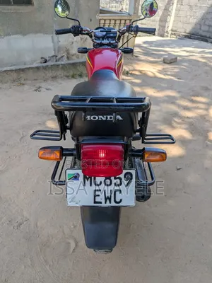 Honda CB 2025 Red