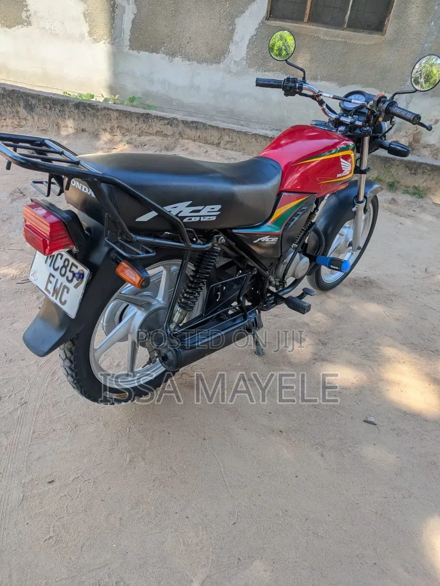 Honda CB 2025 Red
