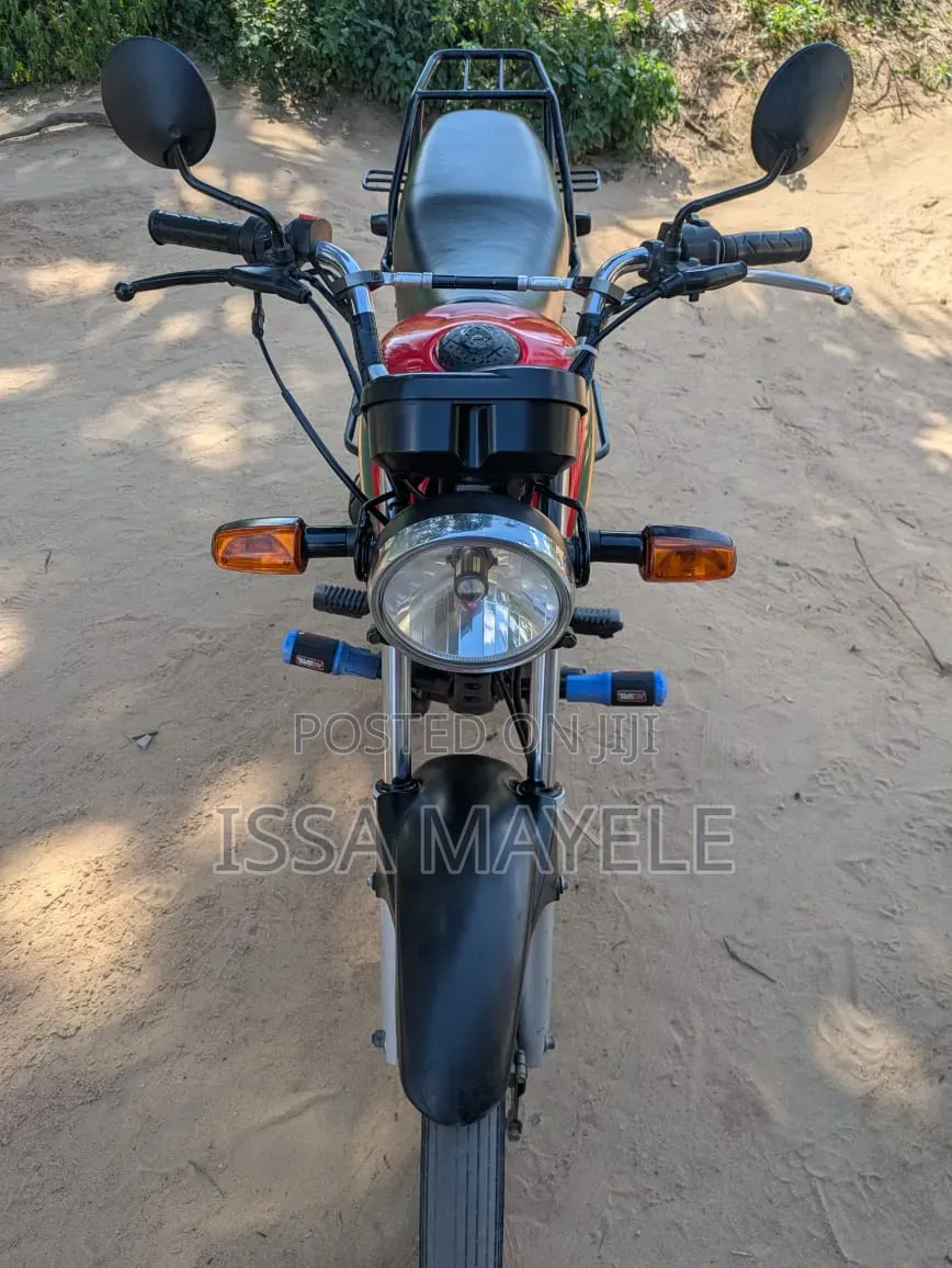 Honda CB 2025 Red