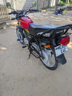 Honda CB 2025 Red