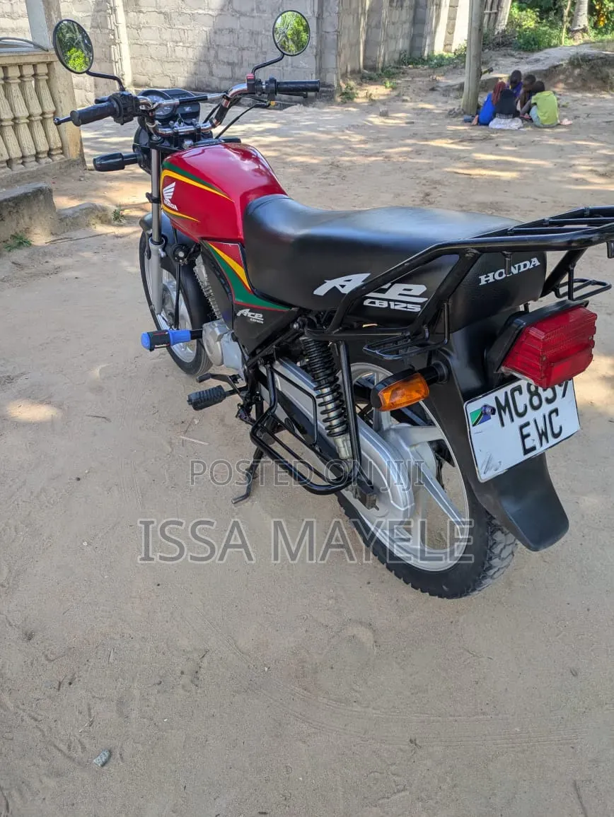 Honda CB 2025 Red