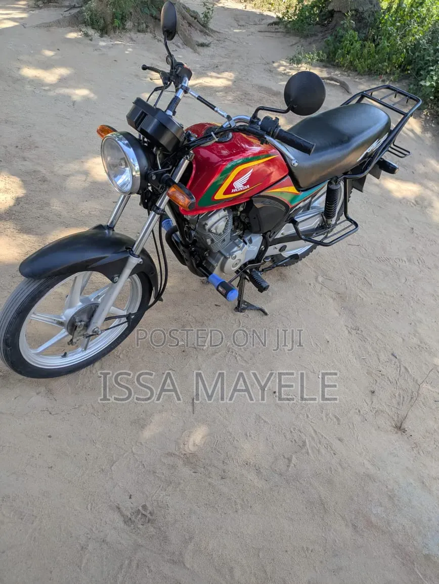 Honda CB 2025 Red