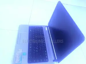 Laptop HP 15-dy1032wm 4GB Intel Core i5 HDD+SSD 500GB