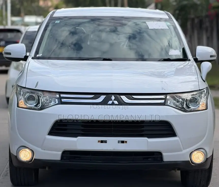 Mitsubishi Outlander 2013 White