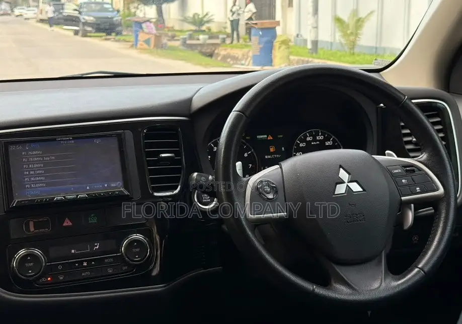 Mitsubishi Outlander 2013 White