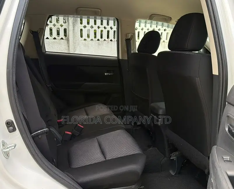 Mitsubishi Outlander 2013 White