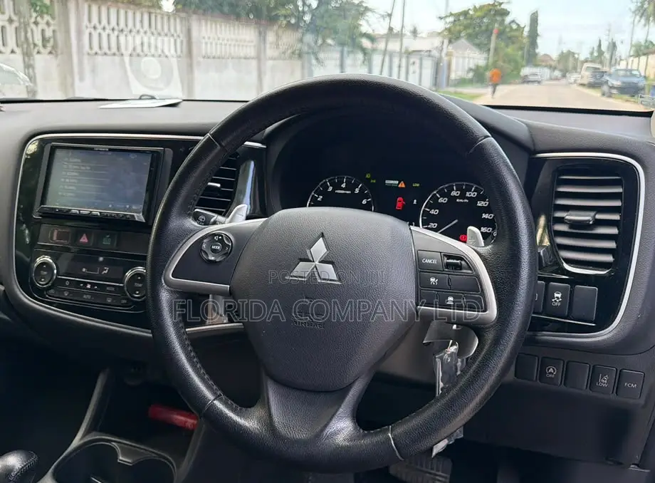 Mitsubishi Outlander 2013 White
