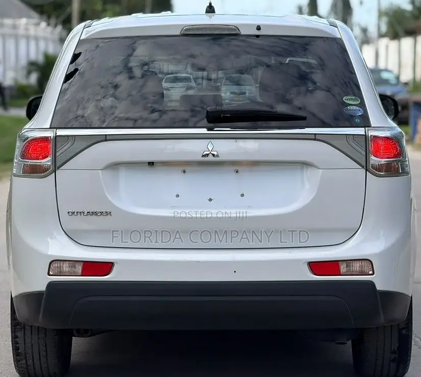 Mitsubishi Outlander 2013 White