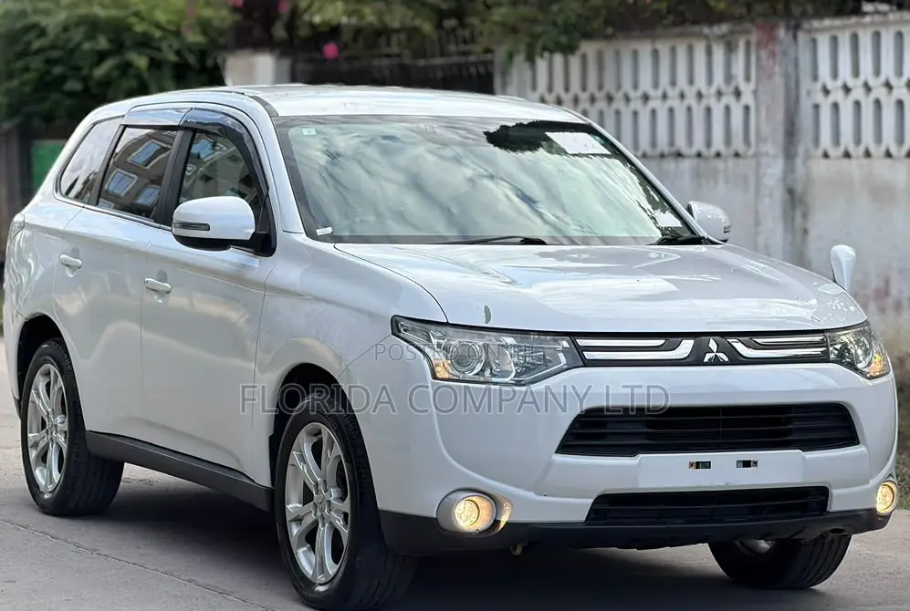 Mitsubishi Outlander 2013 White
