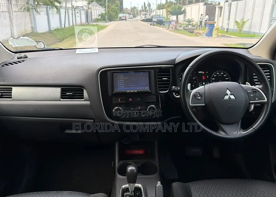 Mitsubishi Outlander 2013 White