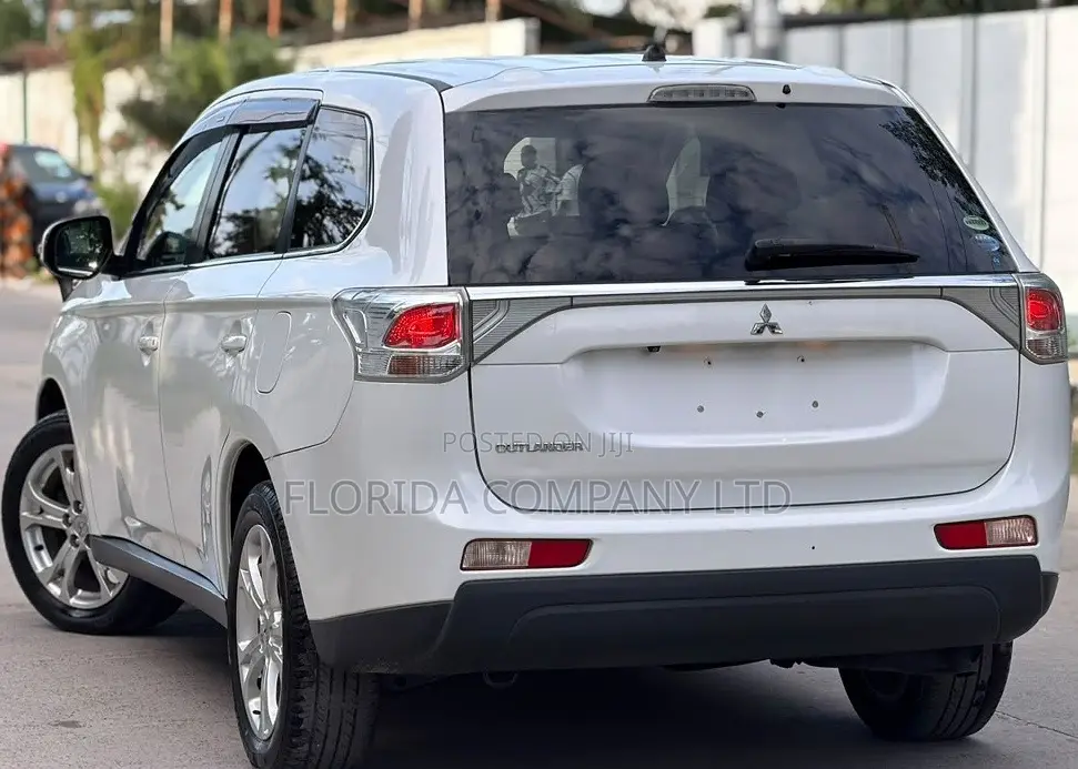 Mitsubishi Outlander 2013 White