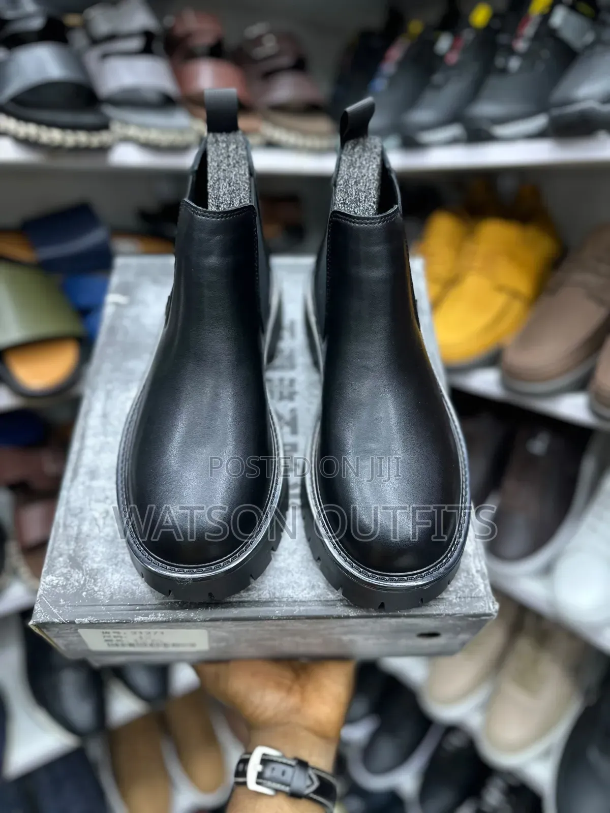 Clarks Brand 3 Colours Men's Boots or Buti Materials Very Quality