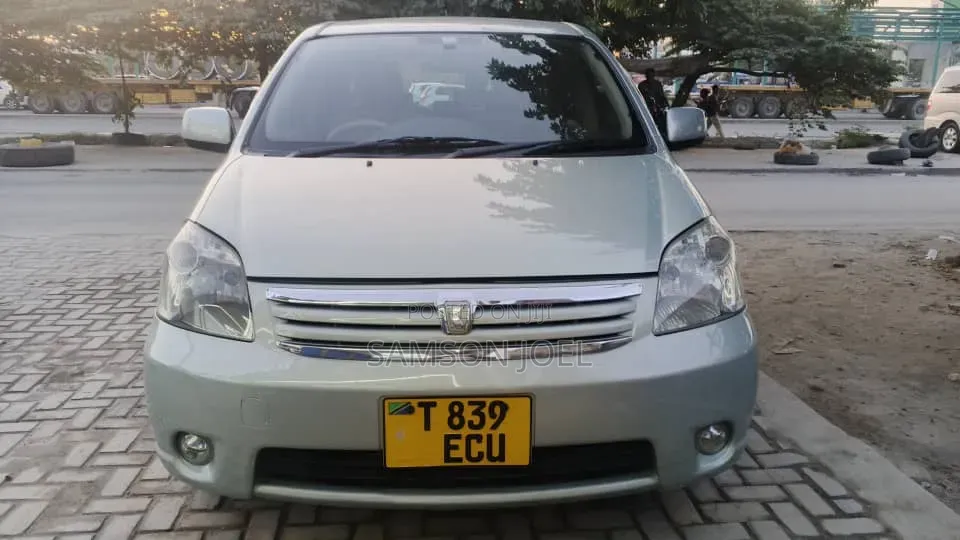 Toyota Raum 2004 Blue