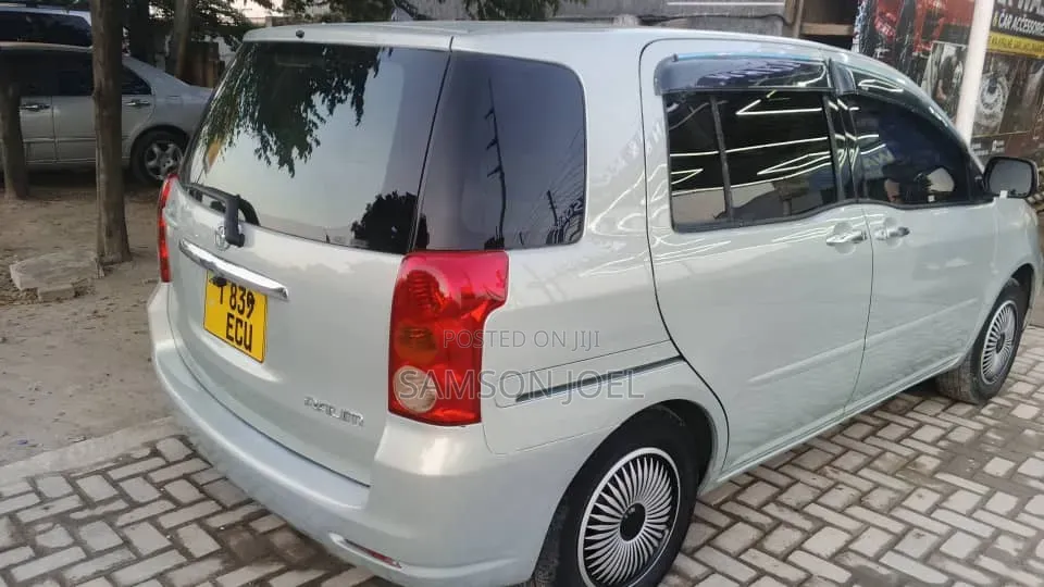 Toyota Raum 2004 Blue