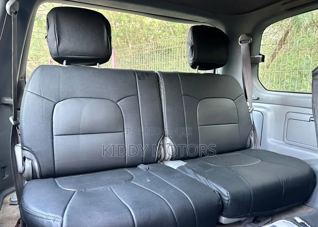 Toyota Land Cruiser 2001 Gray