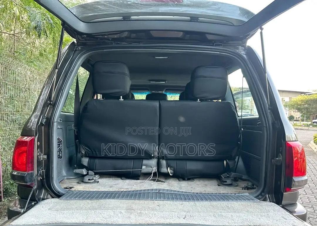Toyota Land Cruiser 2001 Gray