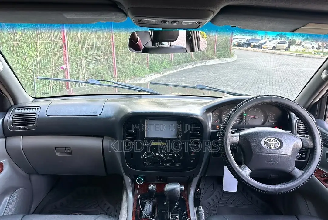 Toyota Land Cruiser 2001 Gray