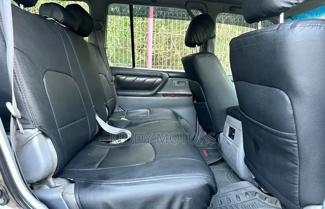 Toyota Land Cruiser 2001 Gray