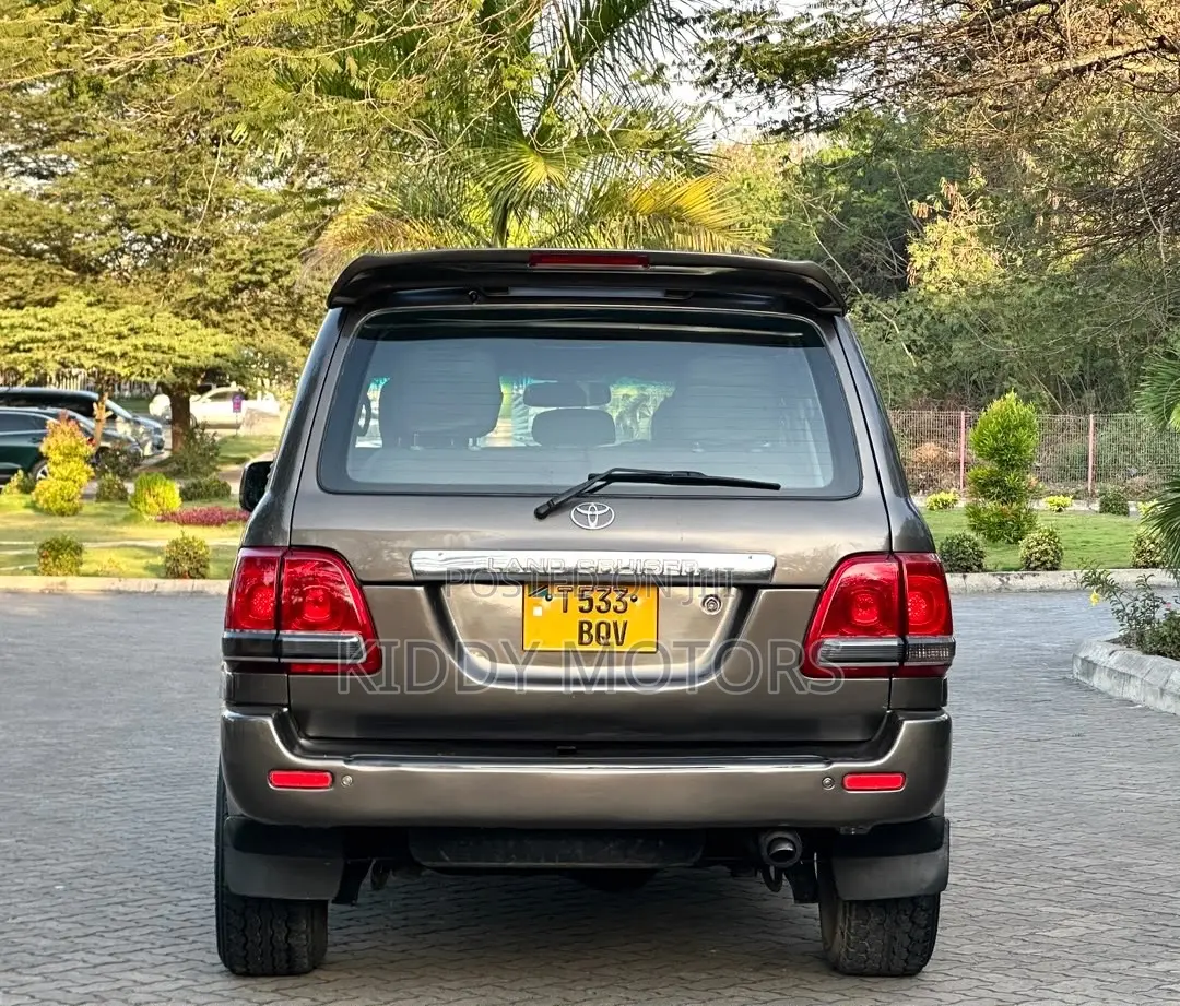 Toyota Land Cruiser 2001 Gray