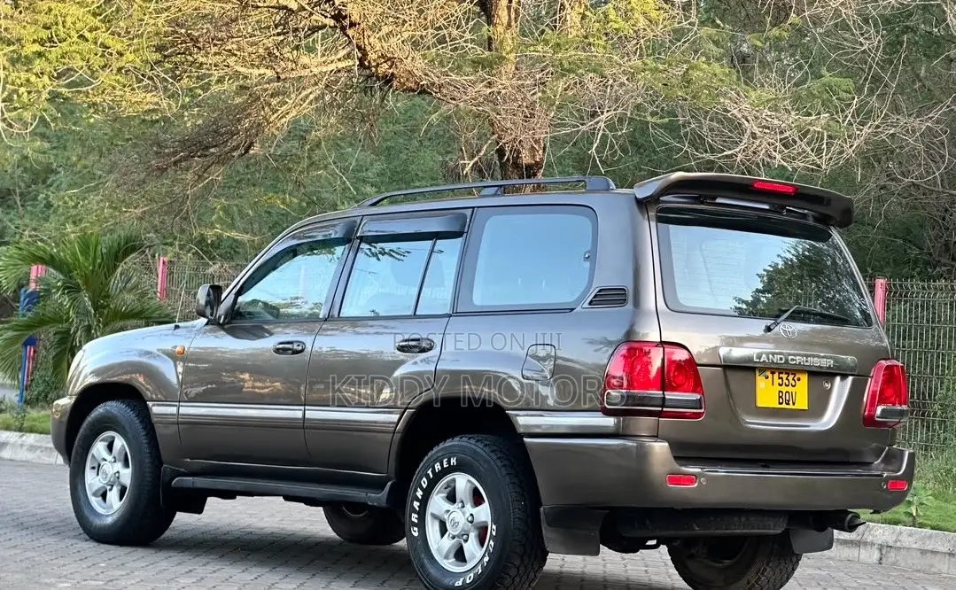 Toyota Land Cruiser 2001 Gray