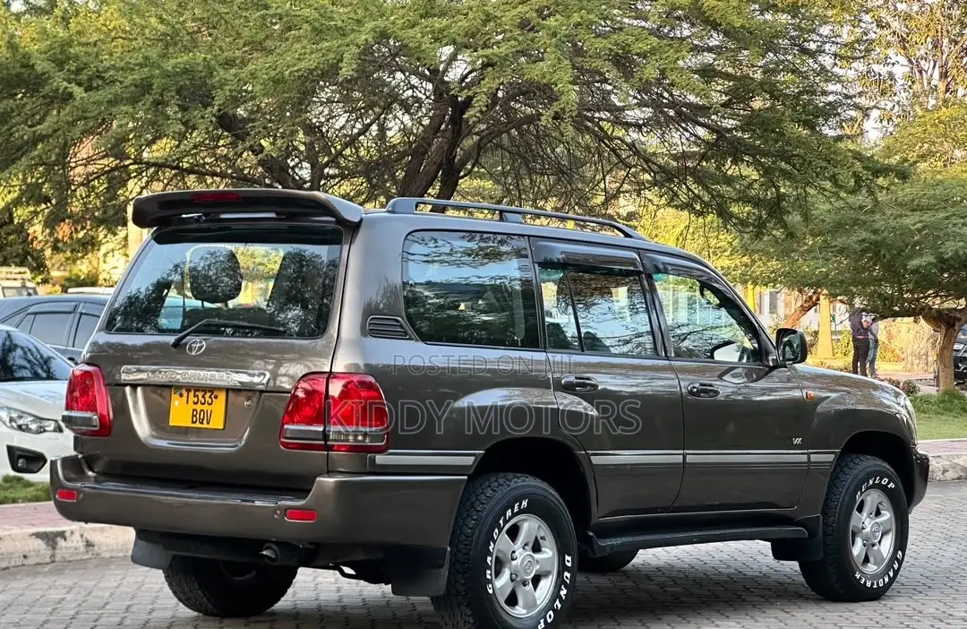 Toyota Land Cruiser 2001 Gray