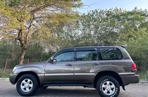 Toyota Land Cruiser 2001 Gray