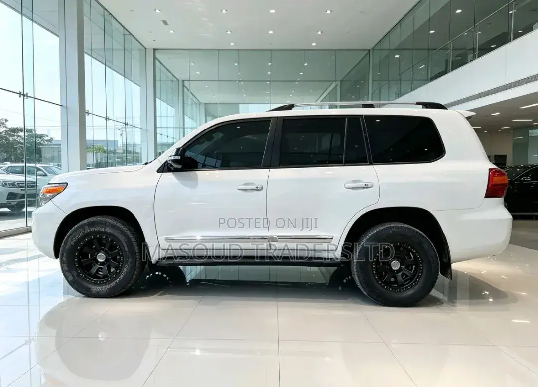 Toyota Land Cruiser 2015 White