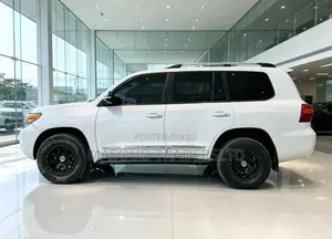 Toyota Land Cruiser 2015 White