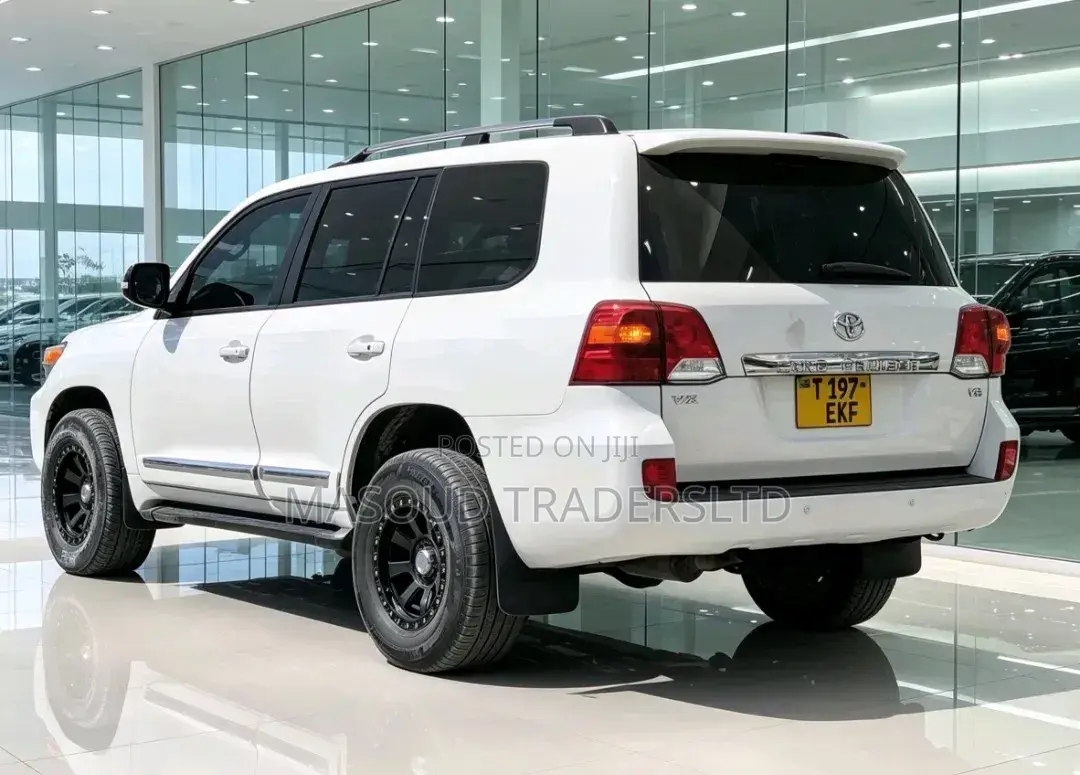 Toyota Land Cruiser 2015 White