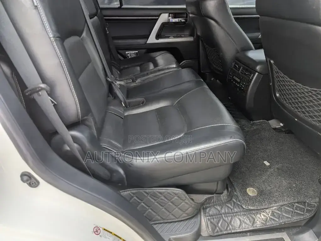 Toyota Land Cruiser 2015 White