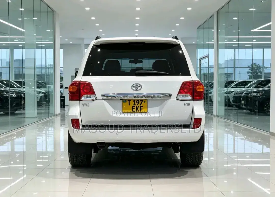 Toyota Land Cruiser 2015 White